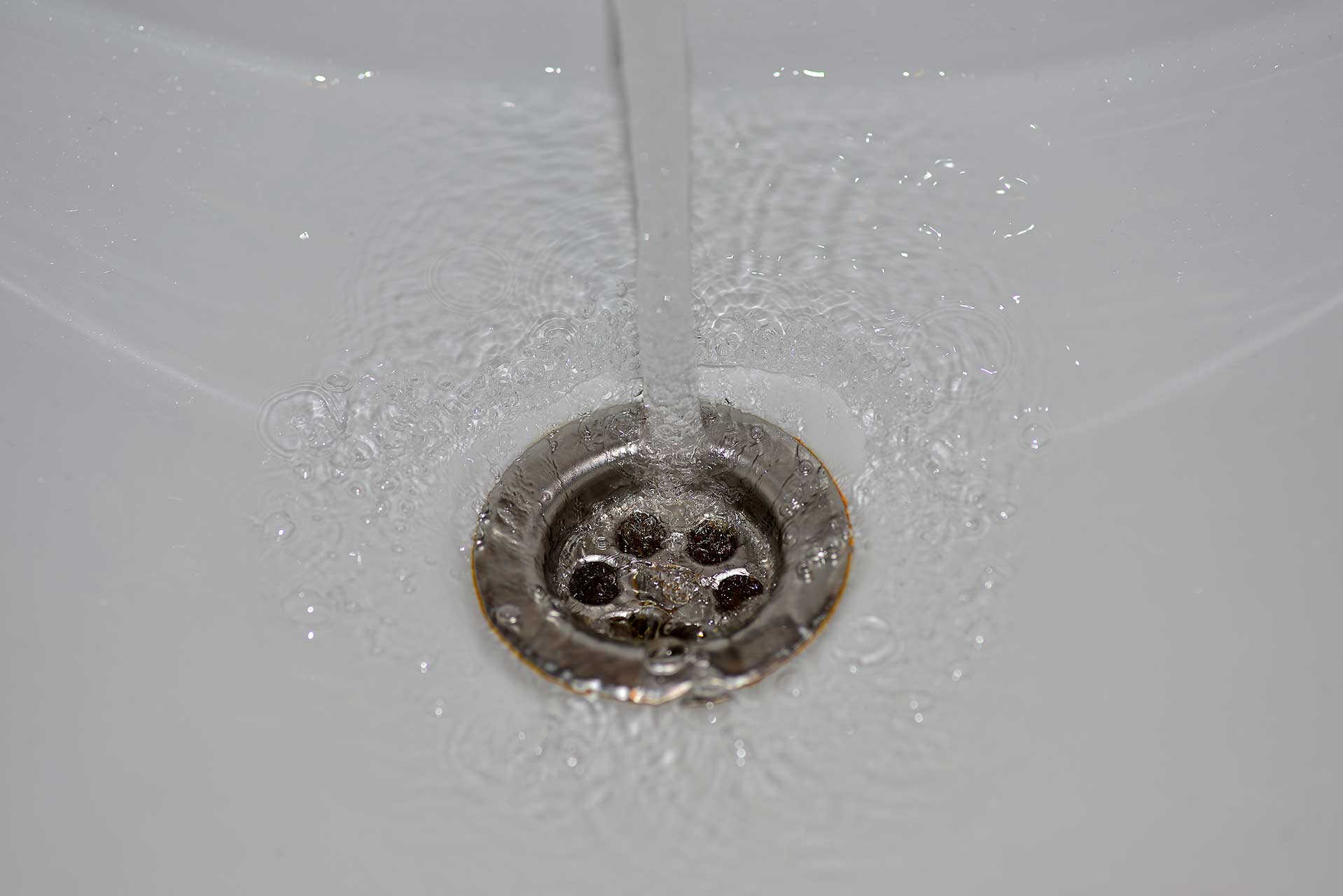 A2B Drains provides services to unblock blocked sinks and drains for properties in Rainham.